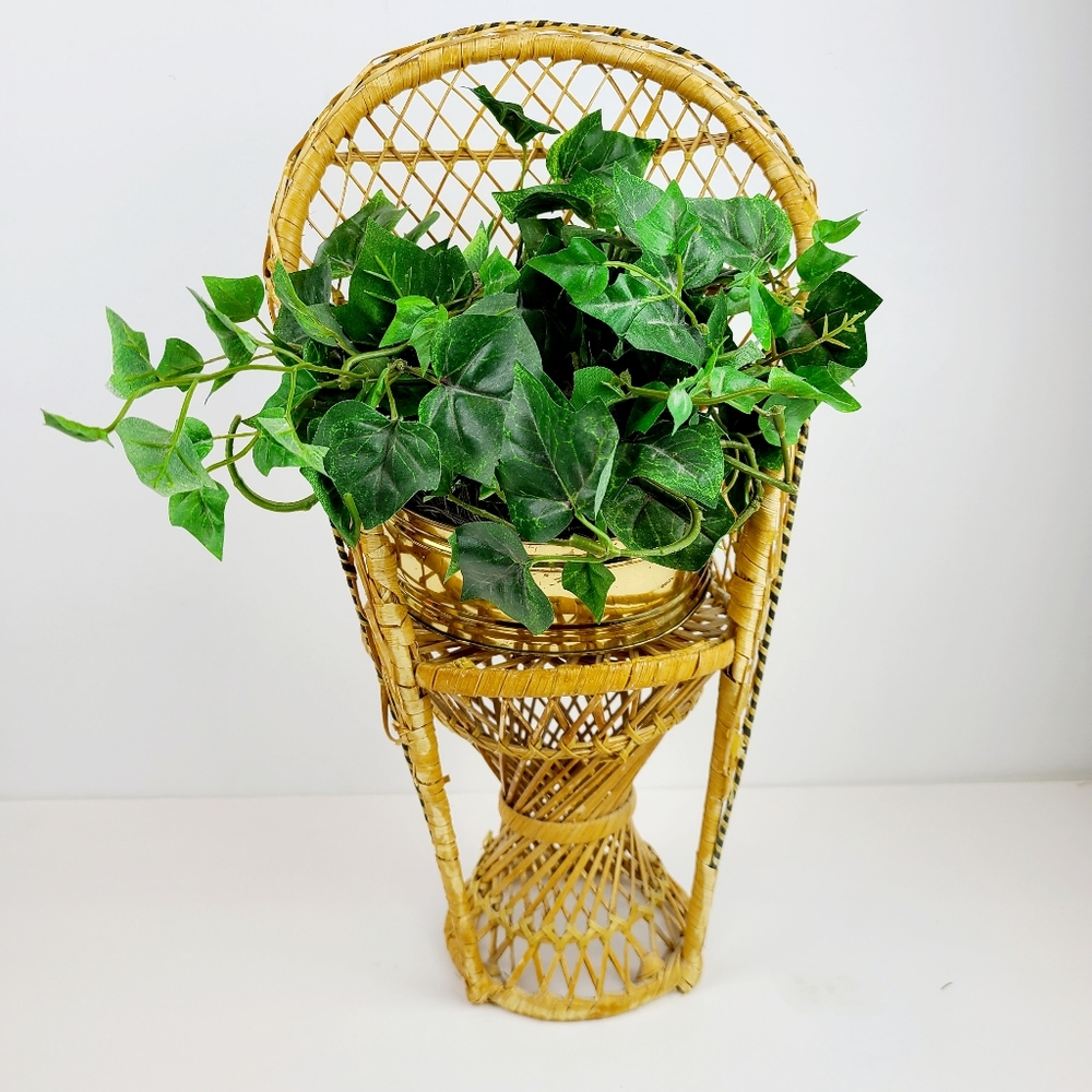 Vintage wicker chair plant stand - Picture 1 of 8